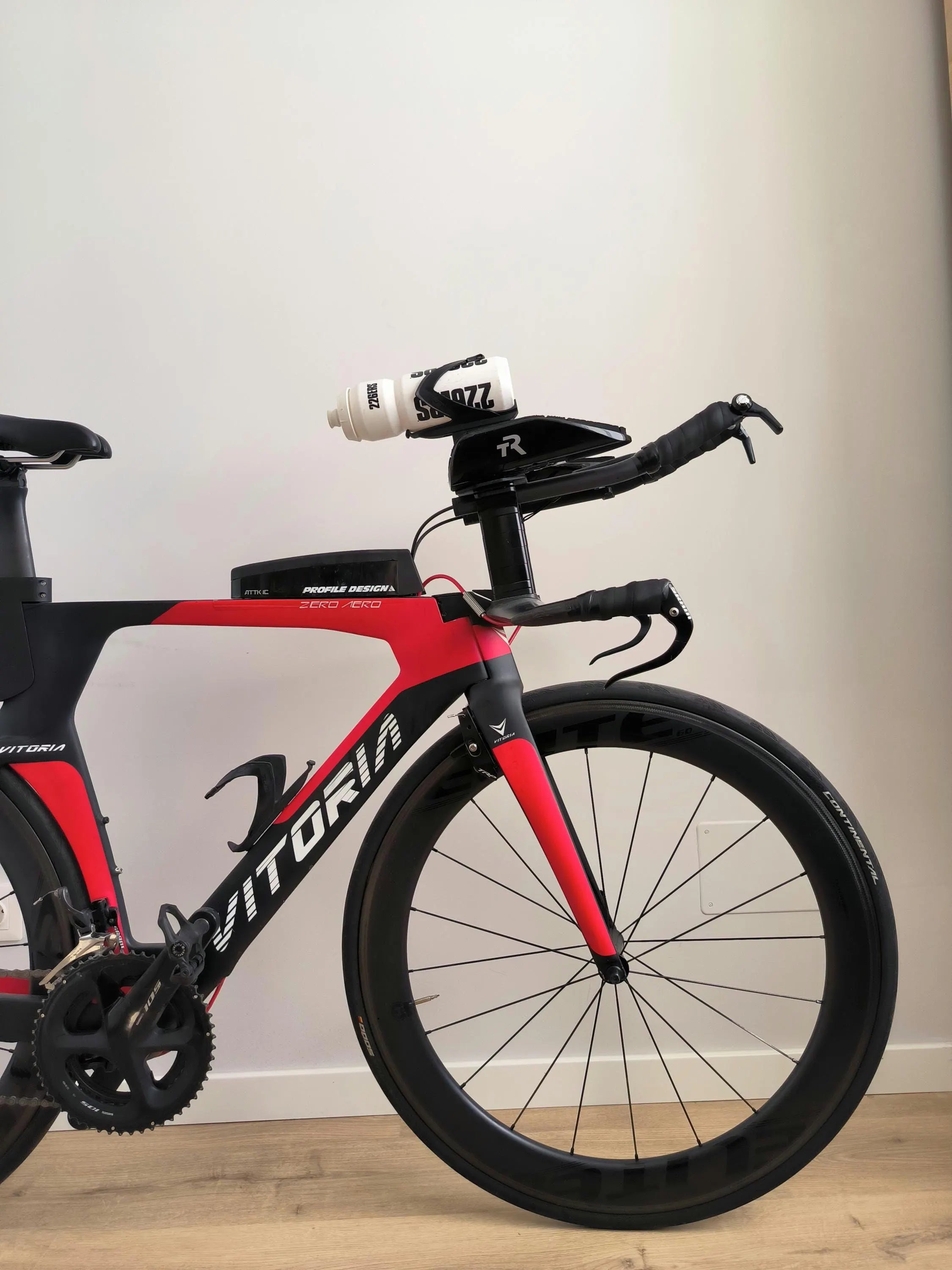 Sistema BTA universal para portabidón entre los acoples - Triatlon